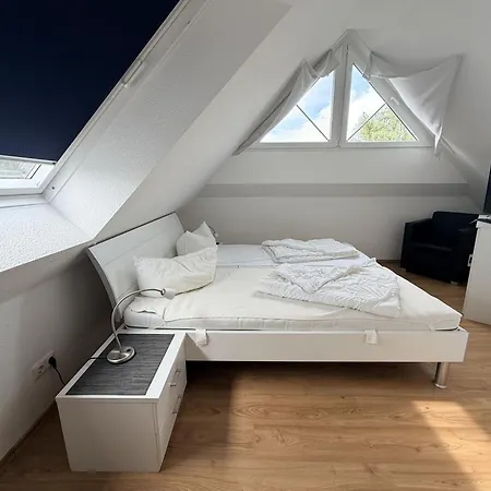 Huehnergott Apartman *